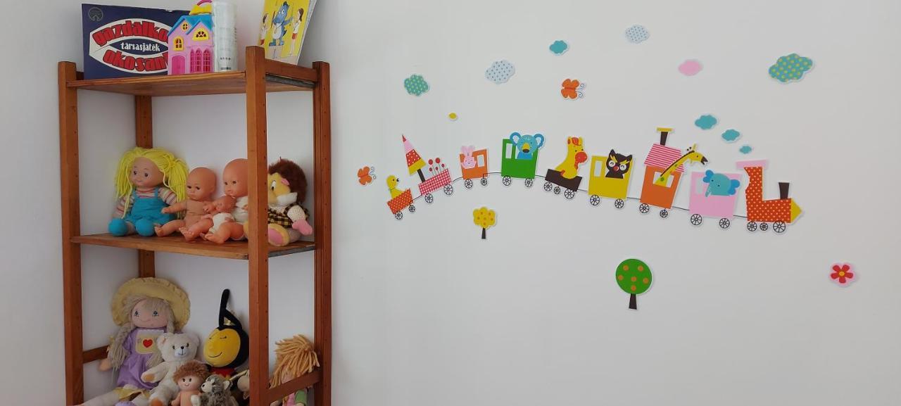Akacfa Vendeghaz Apartment